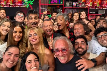 Amadeus ospite di Fiorello a La Pennicanza: “Tornare al Festival? Sanremo non si rifiuta mai”