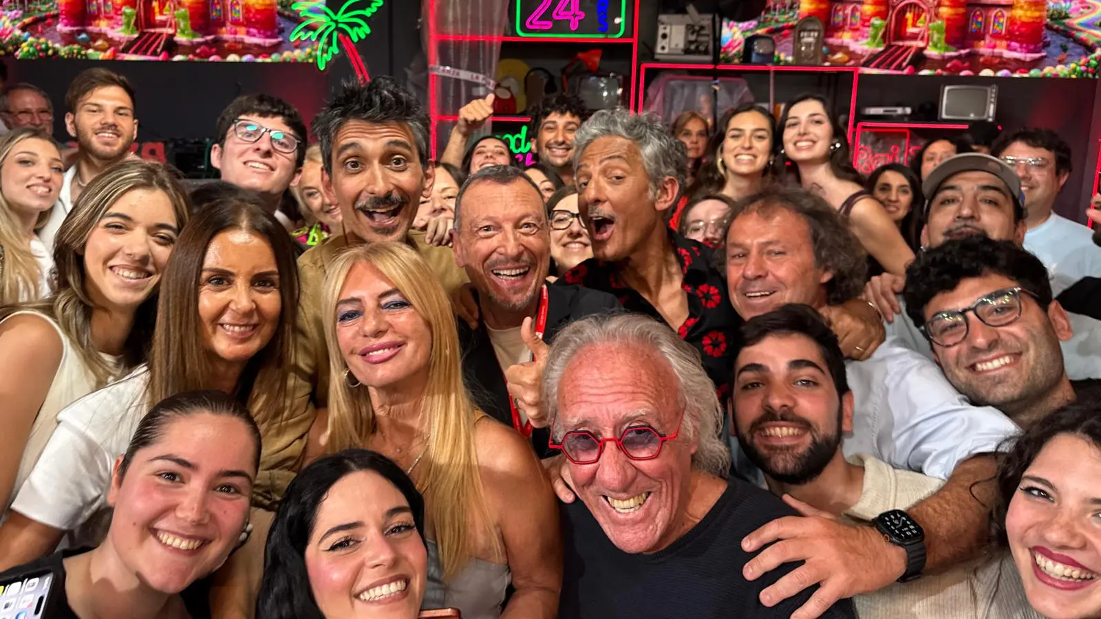 Amadeus ospite di Fiorello a La Pennicanza: “Tornare al Festival? Sanremo non si rifiuta mai”