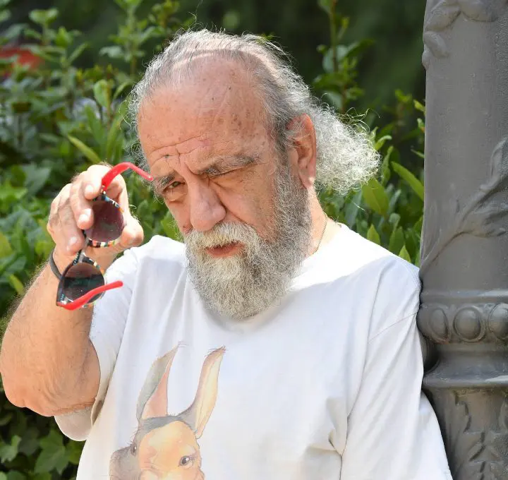 Giobbe Covatta compie 70 anni e torna in scena