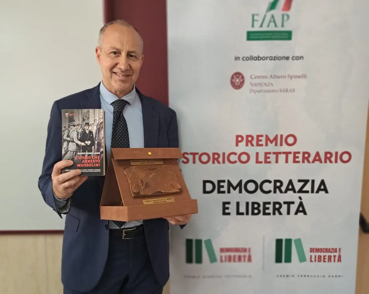 Premio letterario “Democrazia e Libertà” a “L’uomo che arrestò Mussolini” di Mario Avagliano
