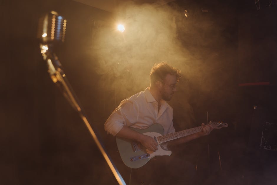Tye Trujillo, giovane bassista con il suo basso